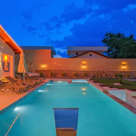 Villa Ader Doga Villalari 8 *